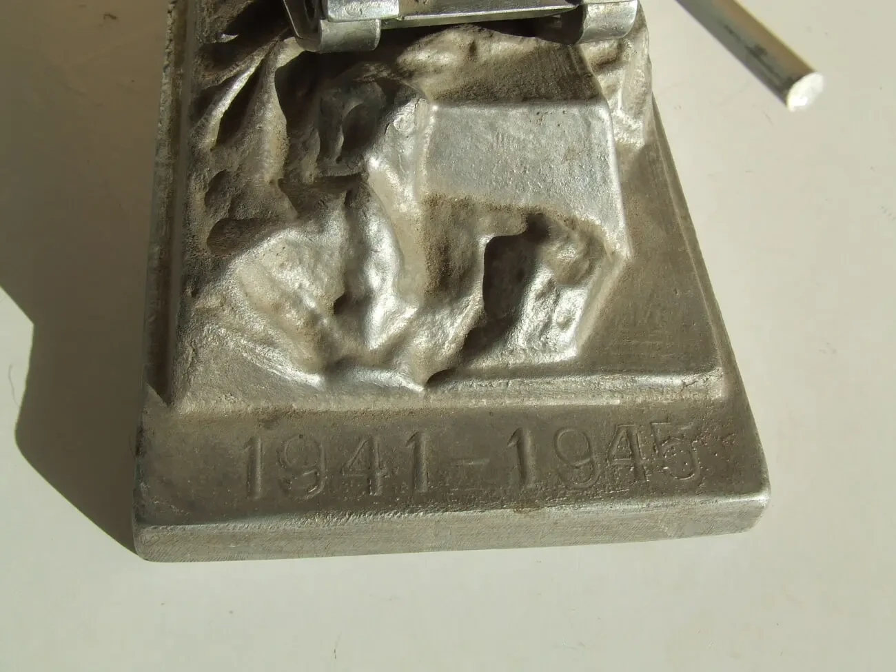 Танк Т-34 на постаменті 1941-1945 рік 1970 роки роз. 22 х 12 х11 см. 3