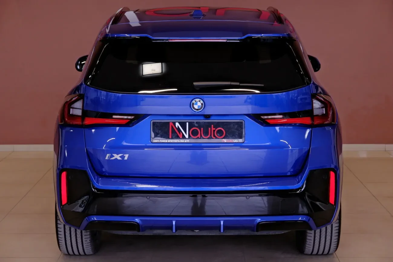 BMW iX1 eDrive20 6