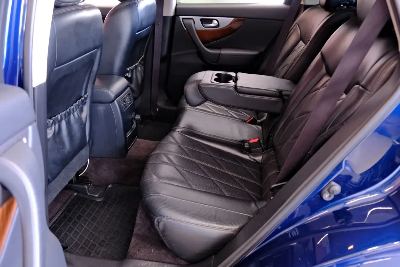 Infiniti QX70 8