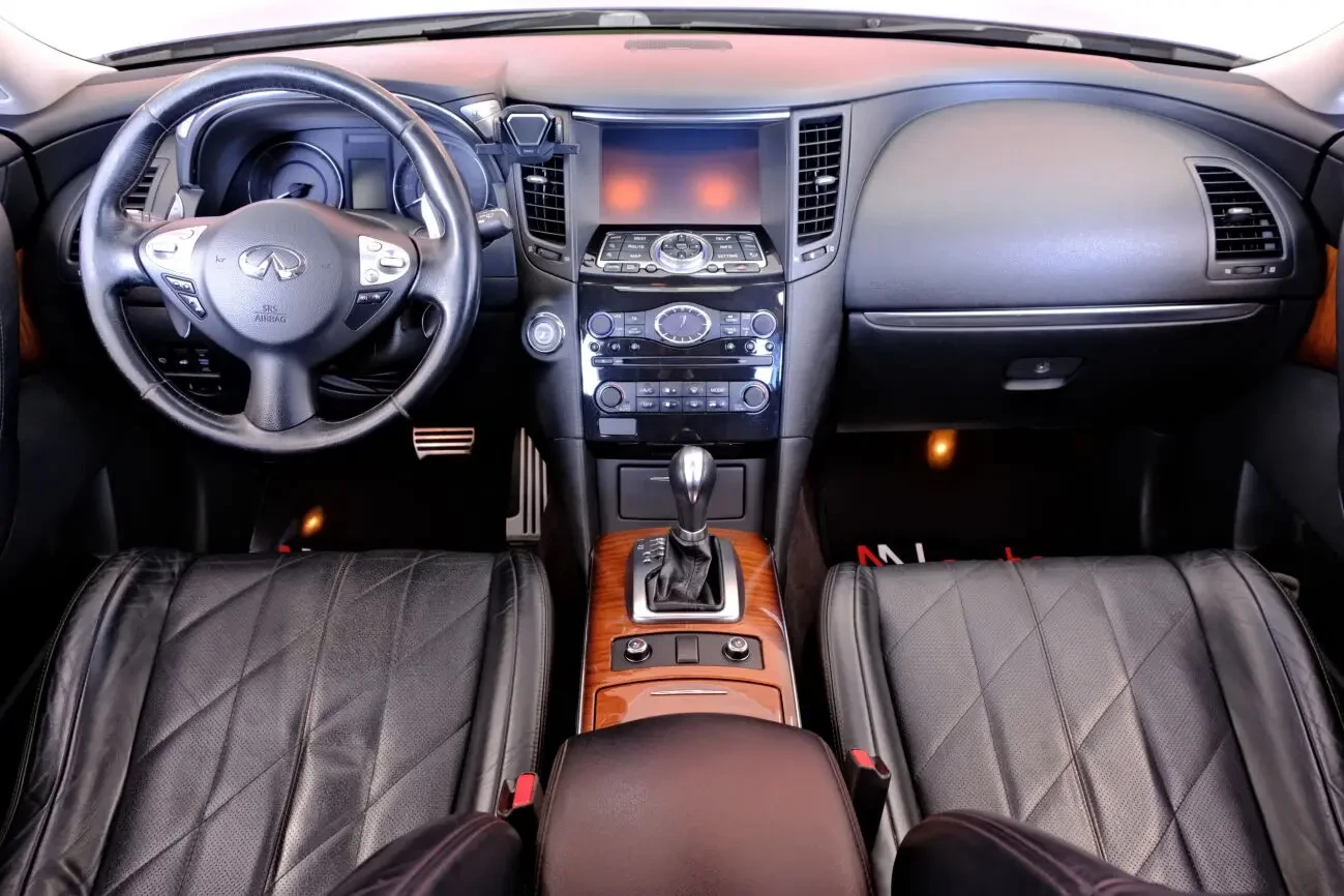 Infiniti QX70 7