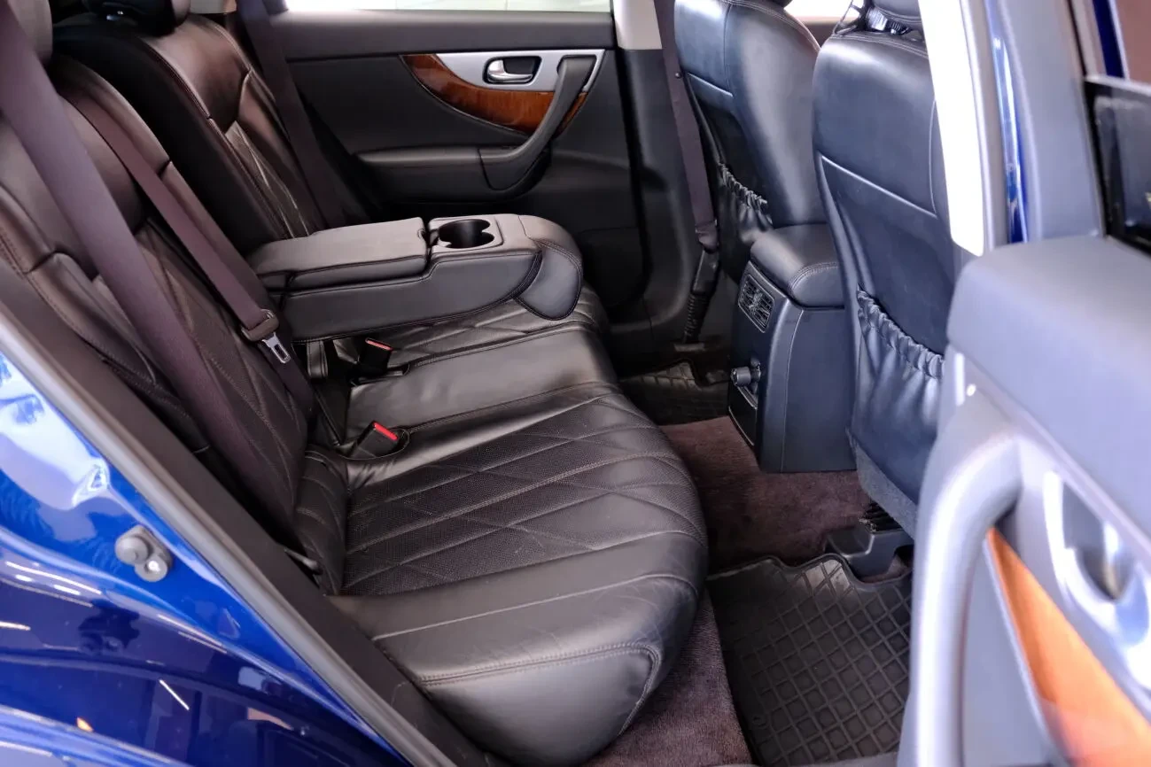Infiniti QX70 9