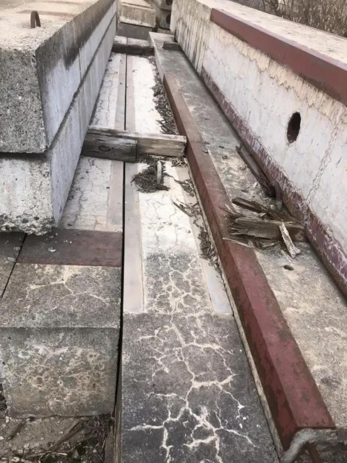 Продаж залізобетонних конструкцій (колони та балки) 3