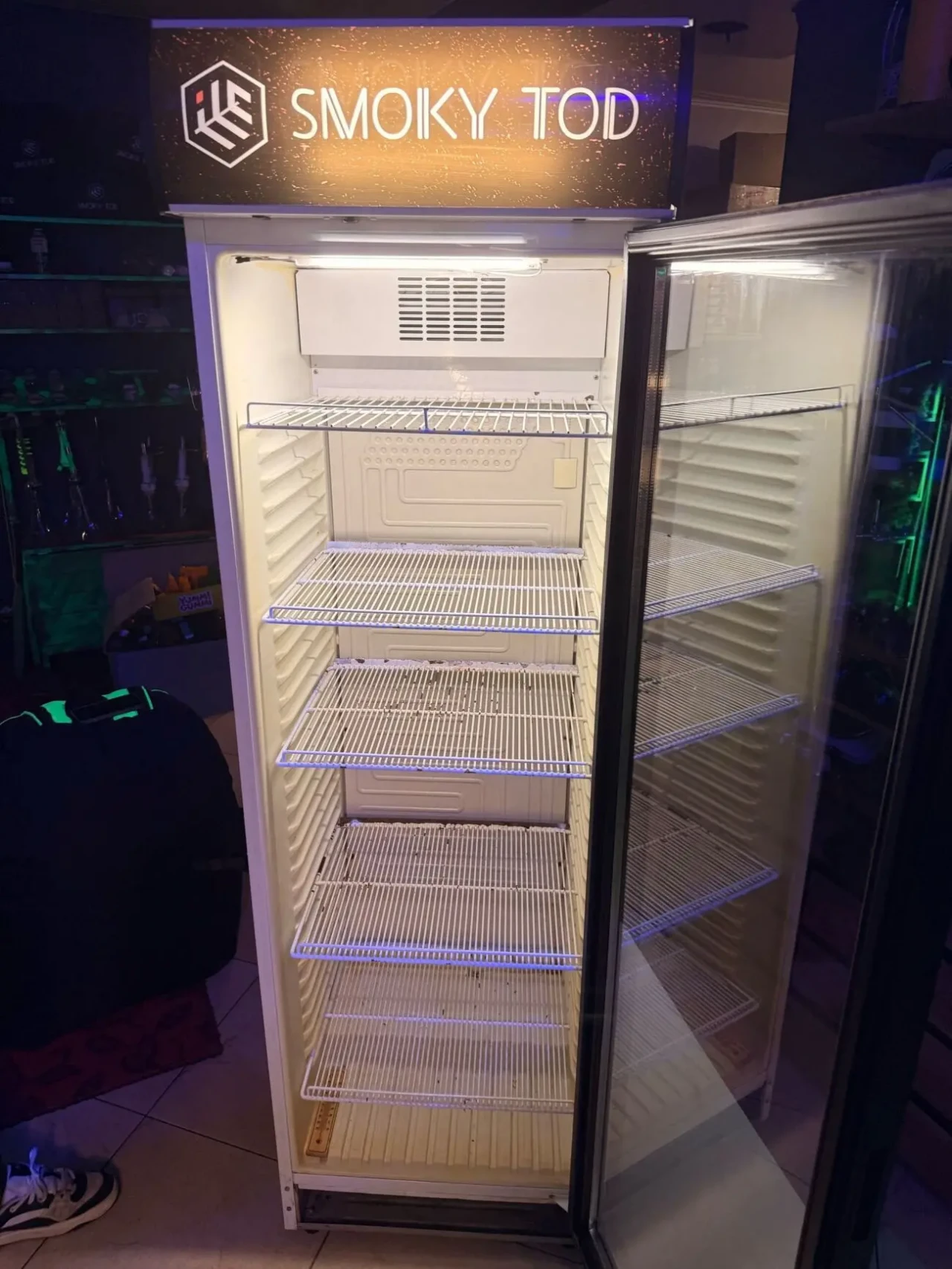 Холодильник вітринний холодильна шафа 6