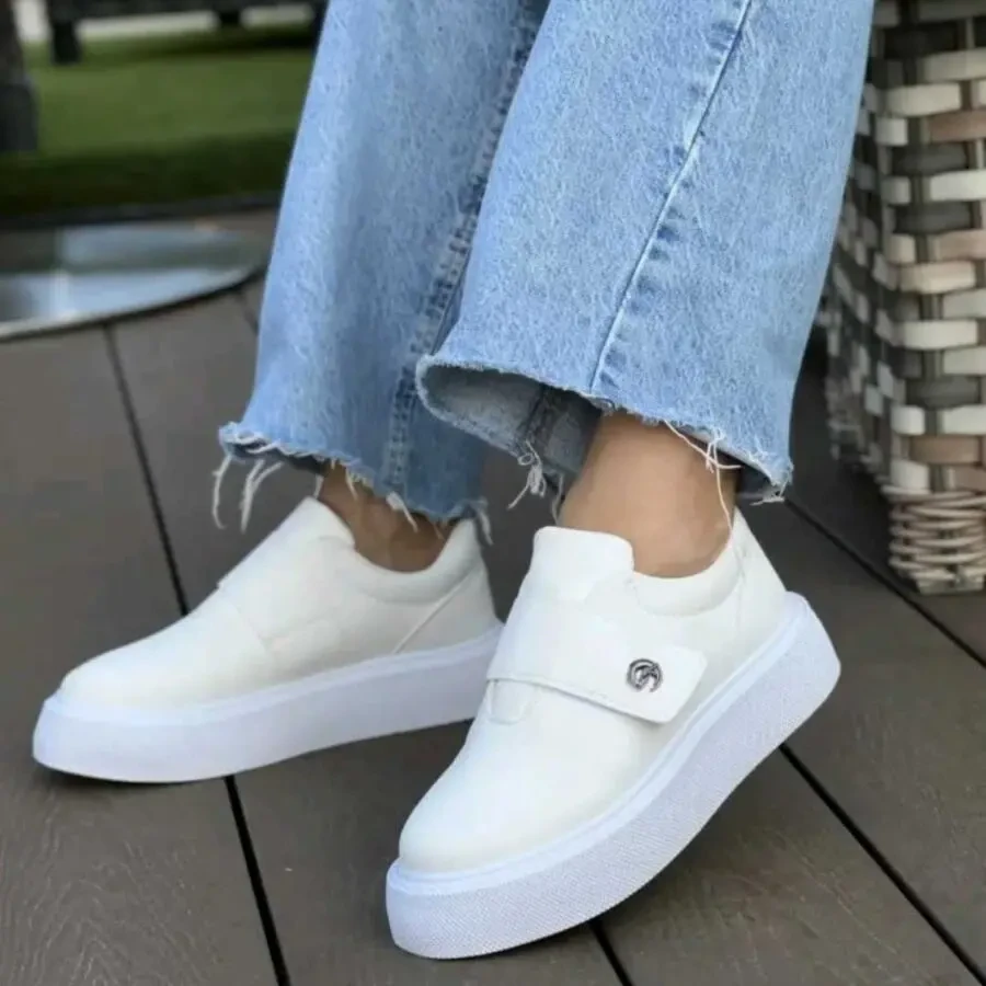 Молодіжні кросівки