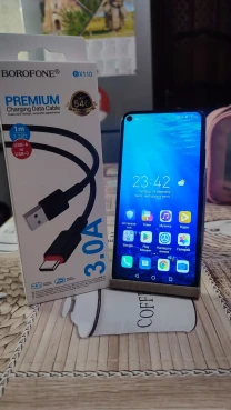 Продам смартфон Huawei Honor 20 YAL-L21 6/128GB ,стан гарний.