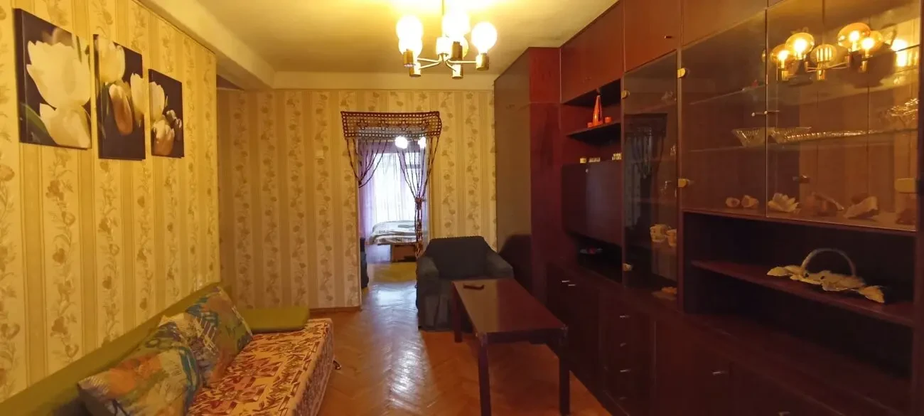 Подобово 3кімнатна з двома спальнями в Києві поруч з метро Лівобережна 2