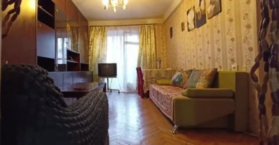 Подобово 3кімнатна з двома спальнями в Києві поруч з метро Лівобережна