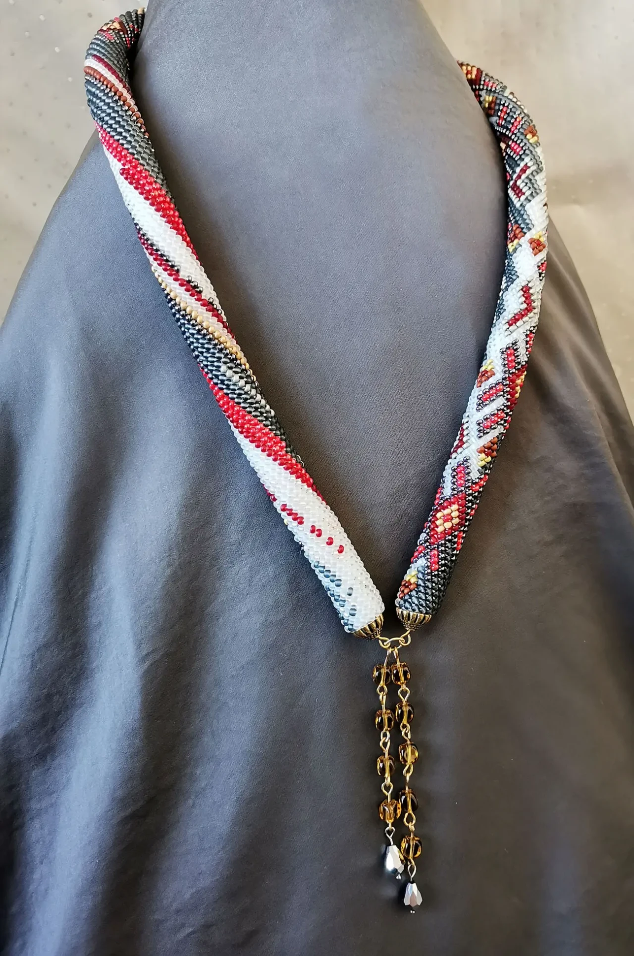 Прикраса із бісеру кольє-джгут Грація 3