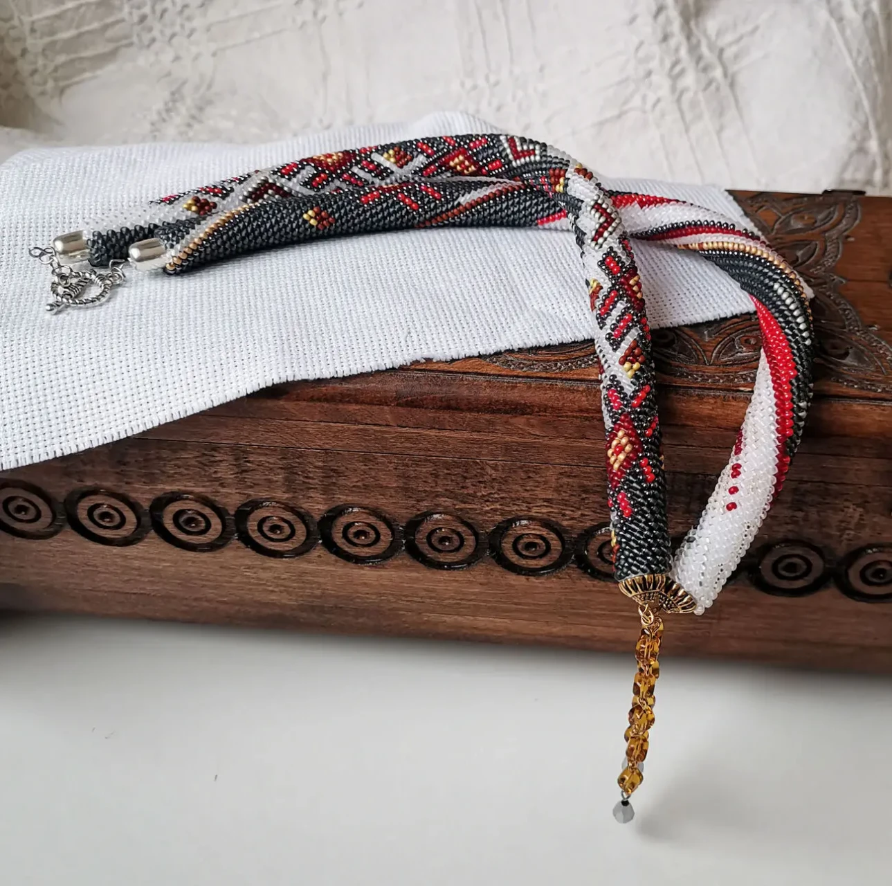 Прикраса із бісеру кольє-джгут Грація 4