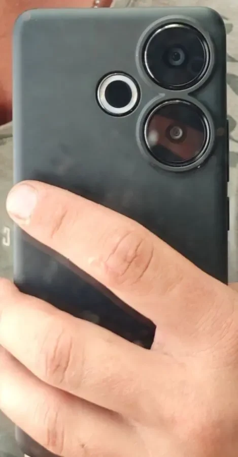 Продаю телефон poco f6 8/256 7