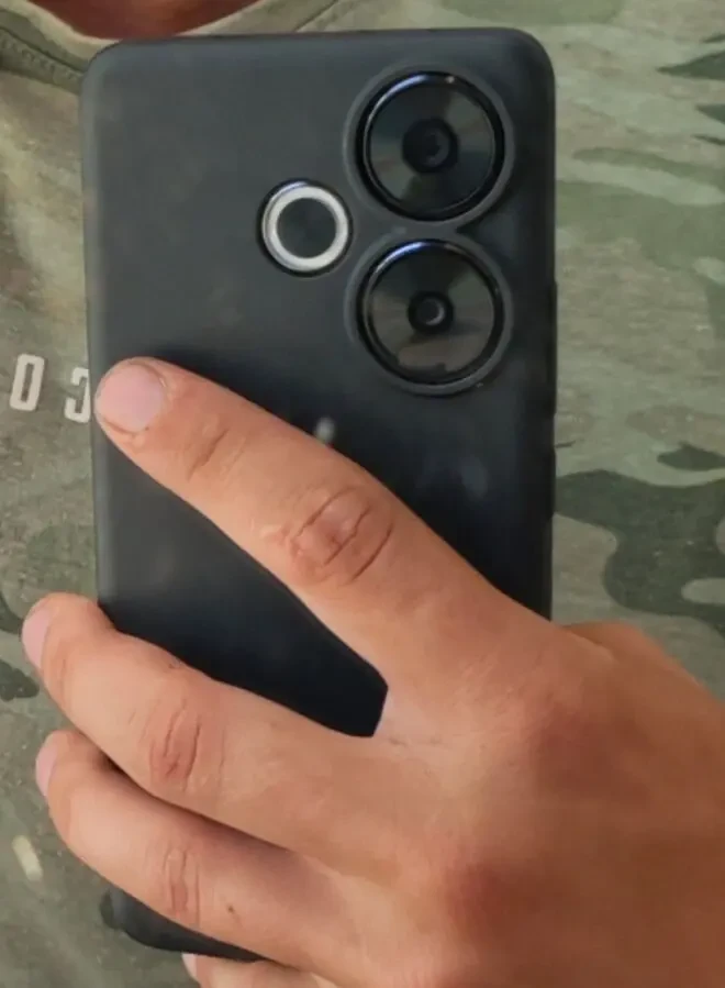 Продаю телефон poco f6 8/256 5