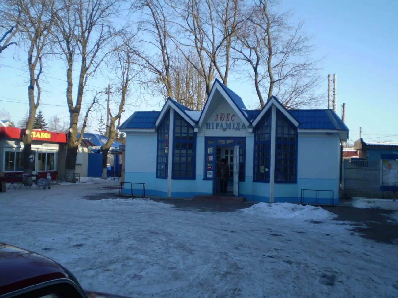 Окремо розташована будівля в самому центрі міста Козелець