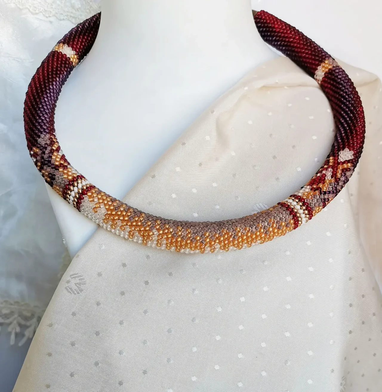 Прикраса із бісеру кольє-джгут Елегія 2