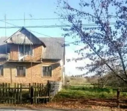 Продаж будинку та земельної ділянки