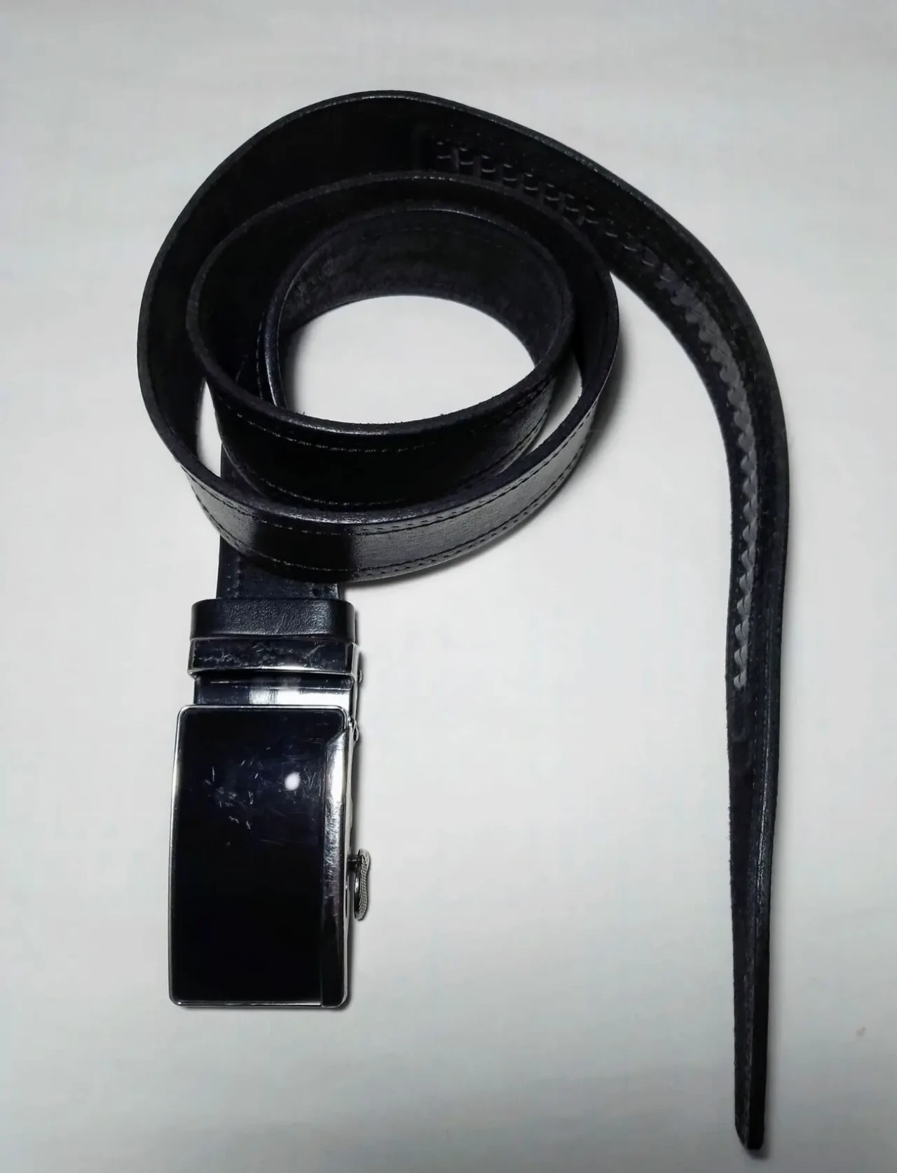 Черный ремень кожаный мягкий мужской пояс, пряжка защелка полуавтомат