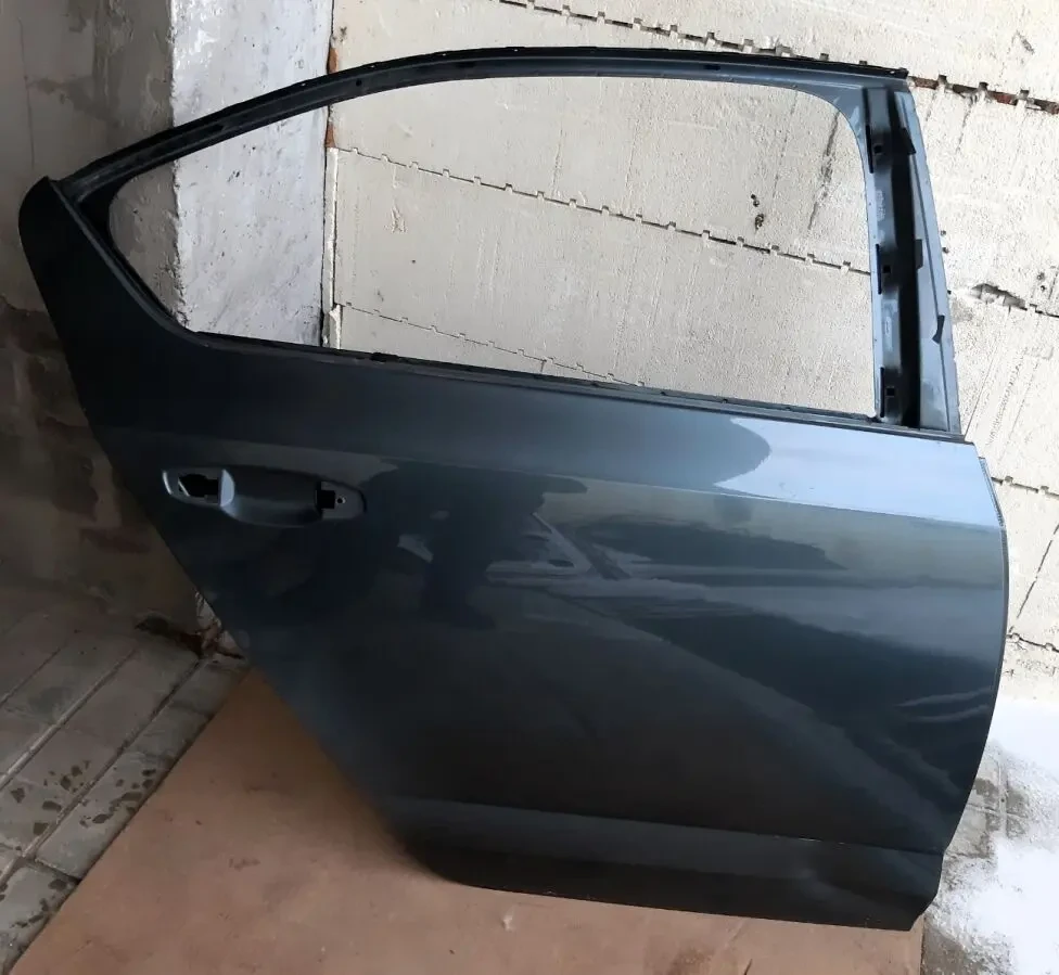 Skoda Octavia Дверь задняя правая 5E5833052B 5E5833052