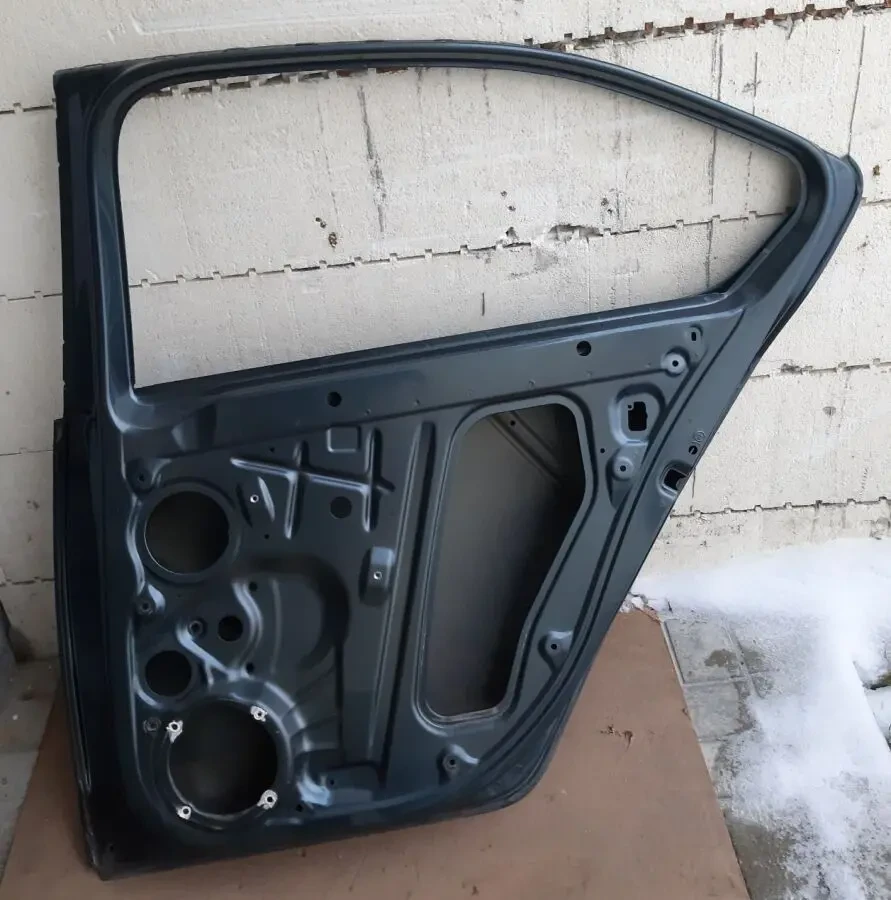 Skoda Octavia Дверь задняя правая 5E5833052B 5E5833052 8