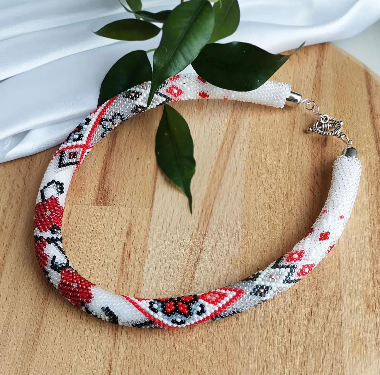 Прикраса із бісеру кольє-джгут Літопис долі 9