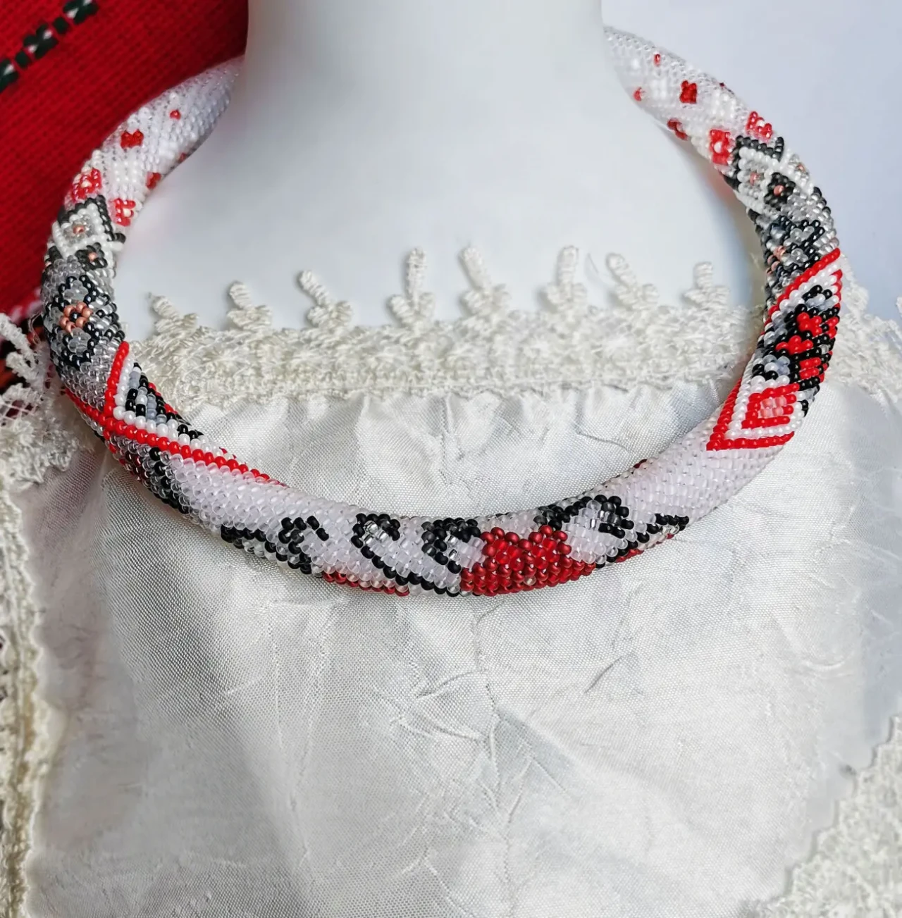 Прикраса із бісеру кольє-джгут Літопис долі 8