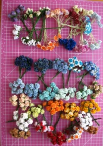 Цветы бумажные для рукоделия роза, хризантема, 4 и 5 мм мелкие