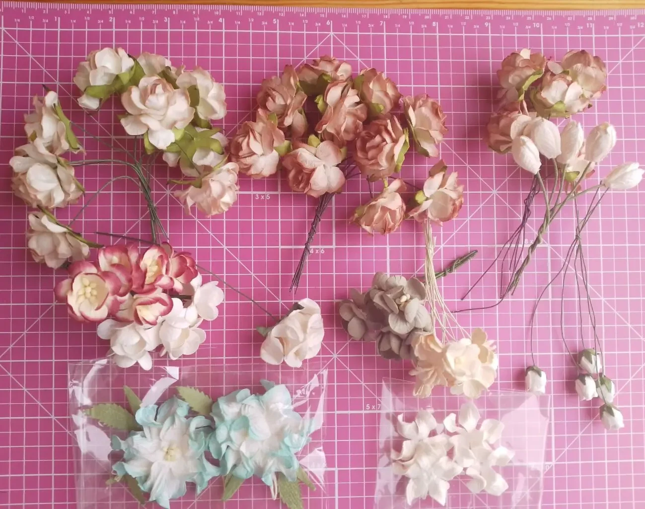 Крупные цветы бумажные вишня, гипсофила, роза 10 и 20 мм, на хм 3