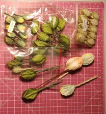 Бумажные листики зеленые 1 и 2 см, тычинки мелкие наборы для рукоделия