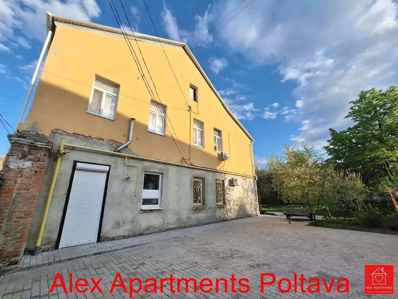 1 кімн. кв.-студія для 2 осіб. 1 ліжко. пров. Шухевича 3. Центр 10