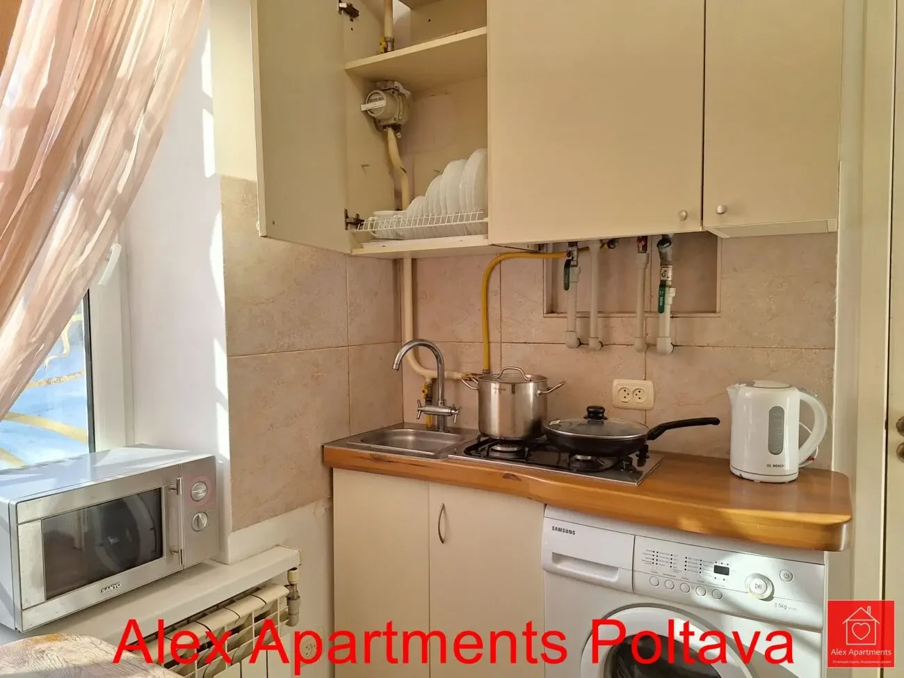 1 кімн. кв.-студія для 2 осіб. 1 ліжко. пров. Шухевича 3. Центр 5