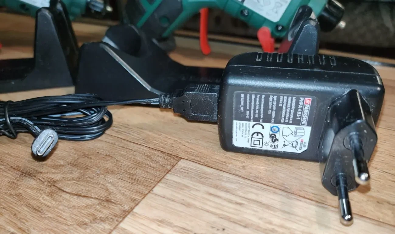 Аккумуляторный клеевый пистолет  Parkside  PHPA 4 B3 4