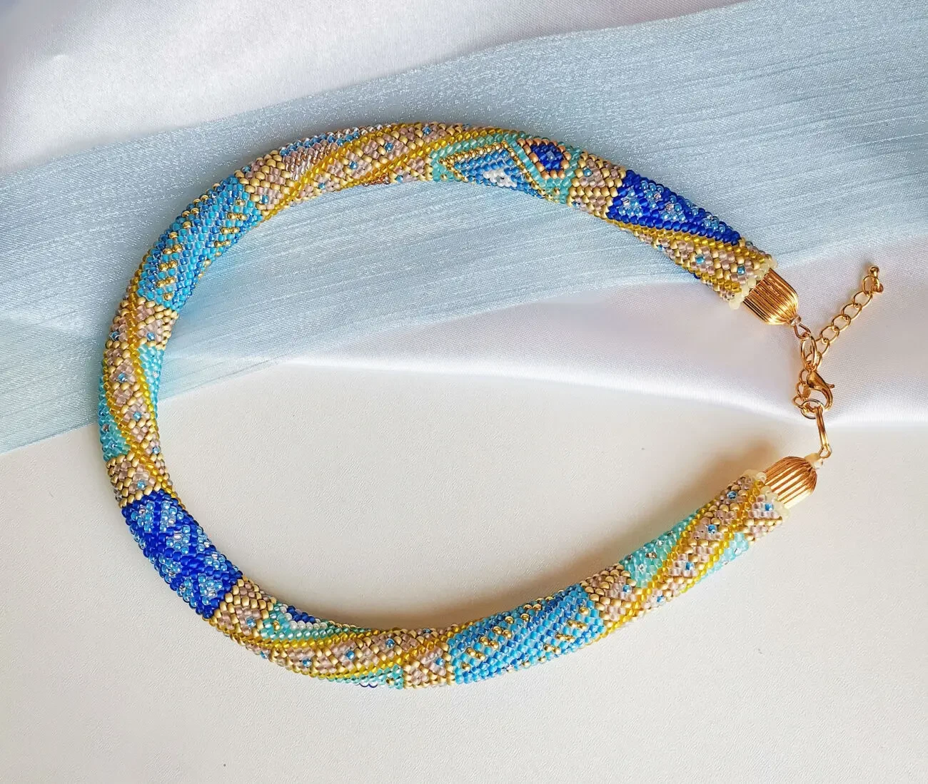 Прикраса із бісеру кольє-джгут Королівський шарм 9