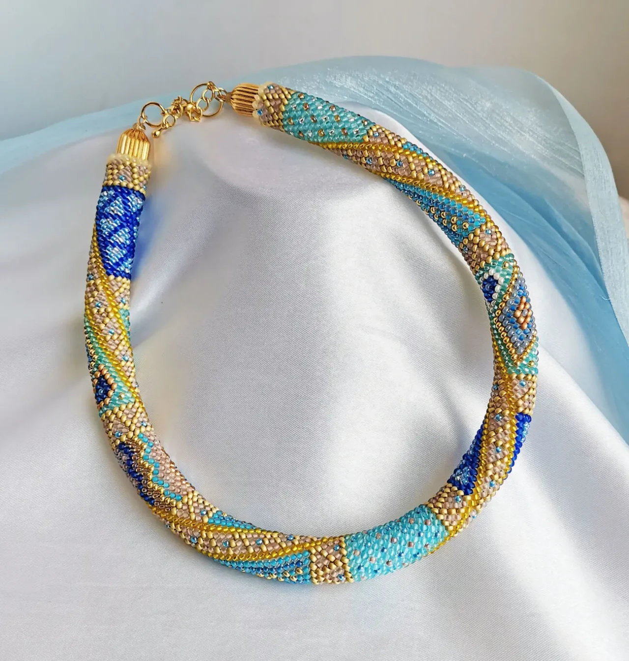 Прикраса із бісеру кольє-джгут Королівський шарм 8