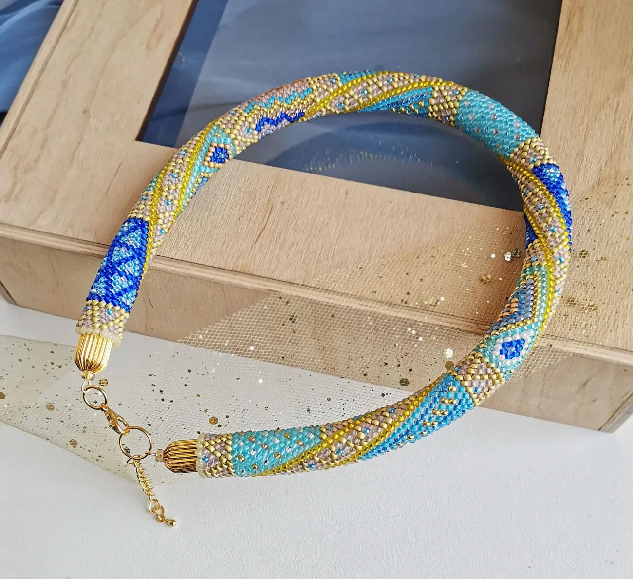 Прикраса із бісеру кольє-джгут Королівський шарм 4