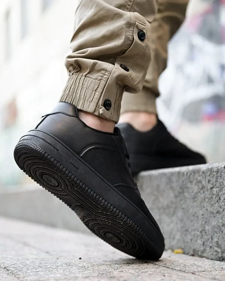 Чоловічі кросівки чорного кольору 7