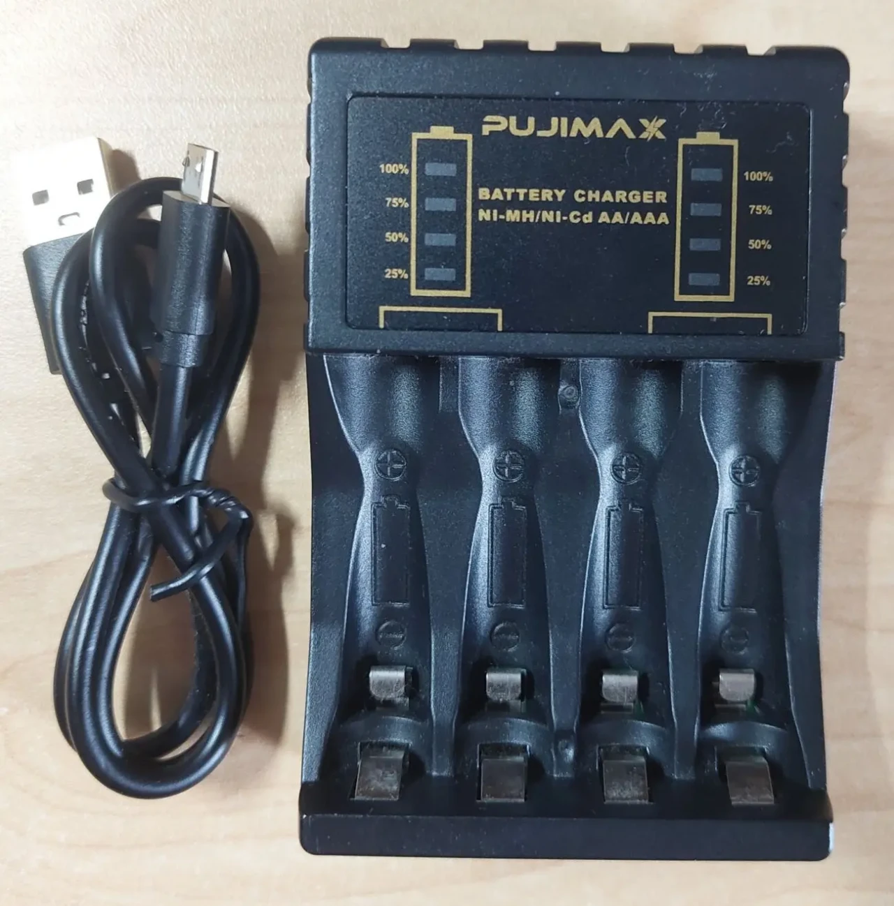 Зарядний пристрій PUJIMAX для акумуляторів AA/AAA Ni-MH/Ni-Cd 1,2 В