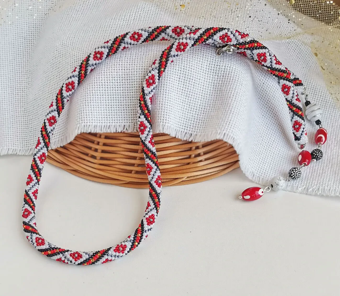 Прикраса із бісеру джгут-ларіат Добра доля 5