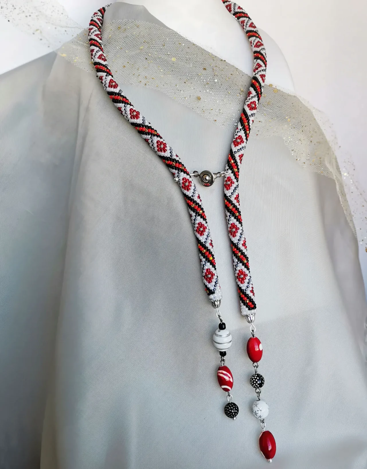 Прикраса із бісеру джгут-ларіат Добра доля 3