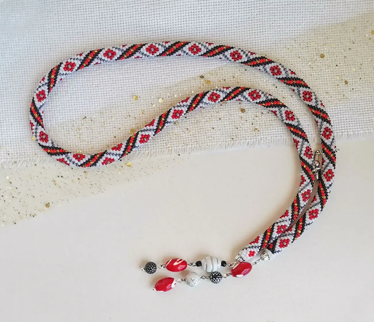 Прикраса із бісеру джгут-ларіат Добра доля 8