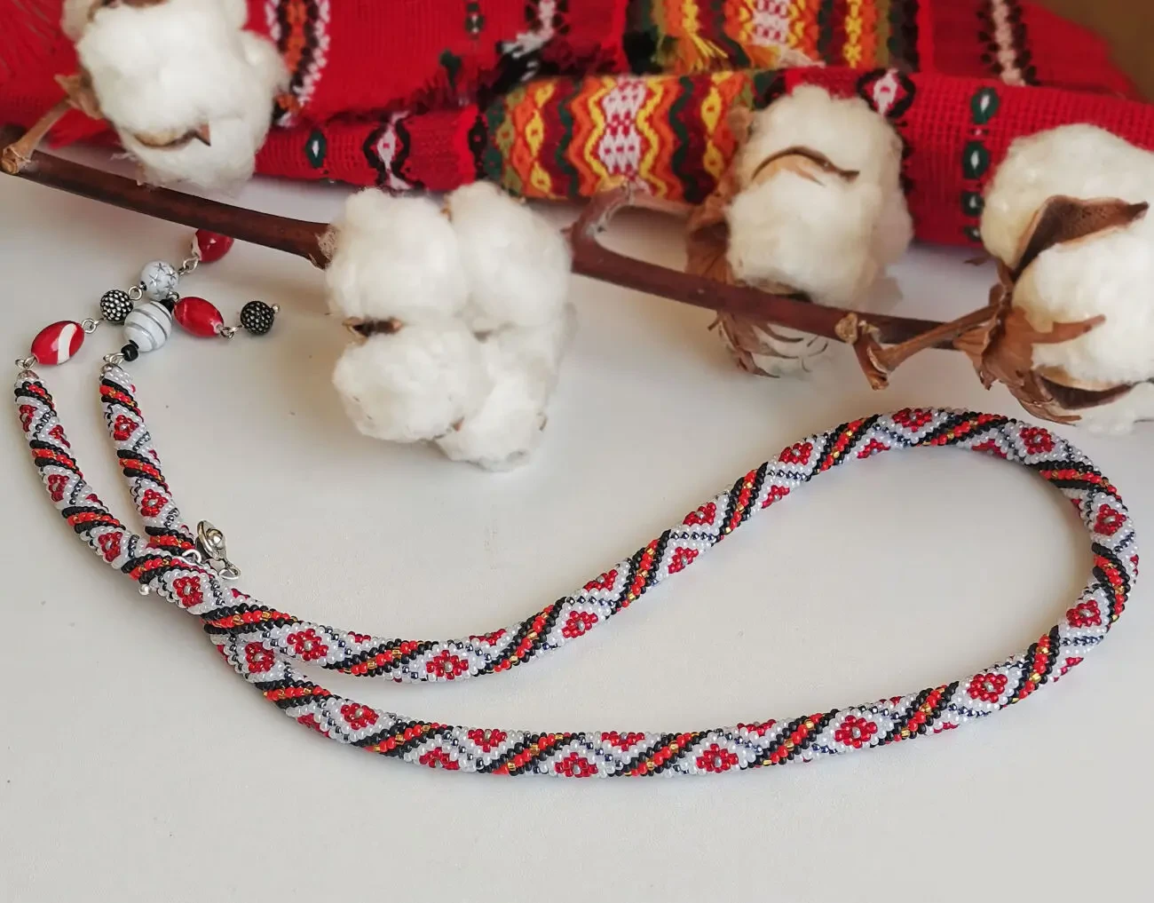 Прикраса із бісеру джгут-ларіат Добра доля 6