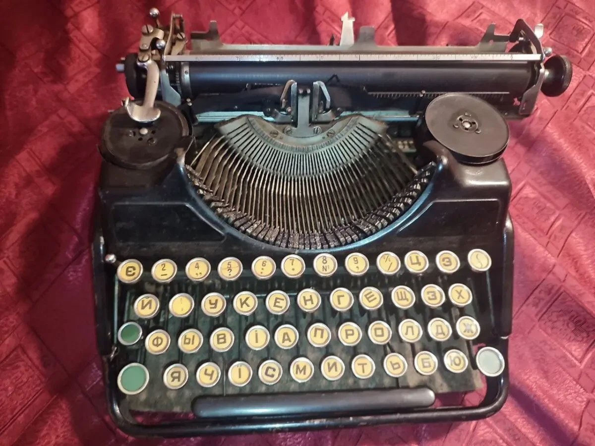 Советская механическая пишущая машинка