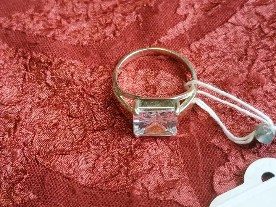 Кольцо (каблучка) 8 карат, размер 17. Новое. 6