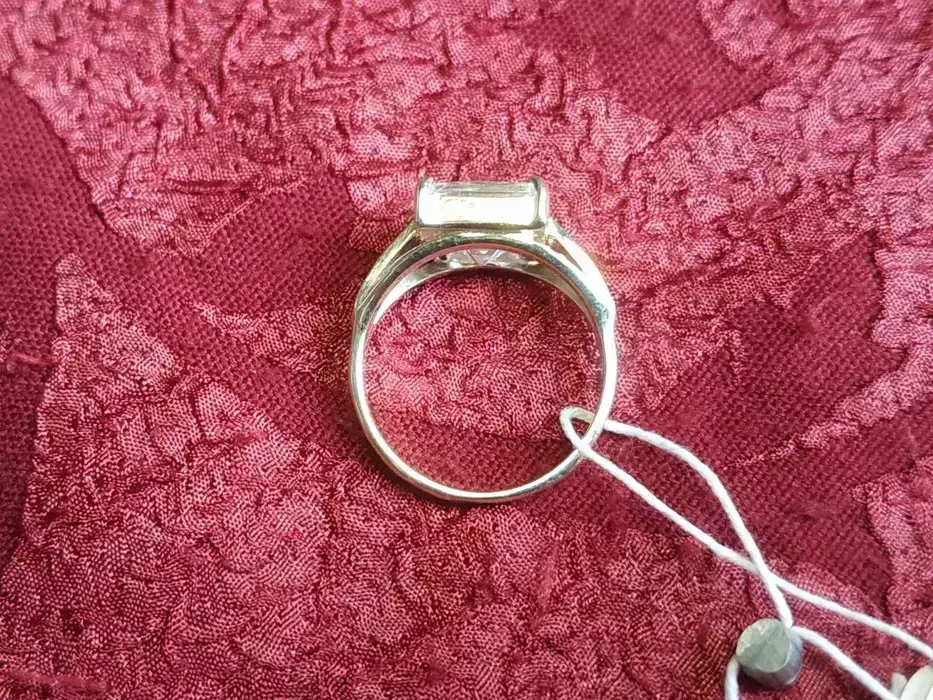 Кольцо (каблучка) 8 карат, размер 17. Новое. 4