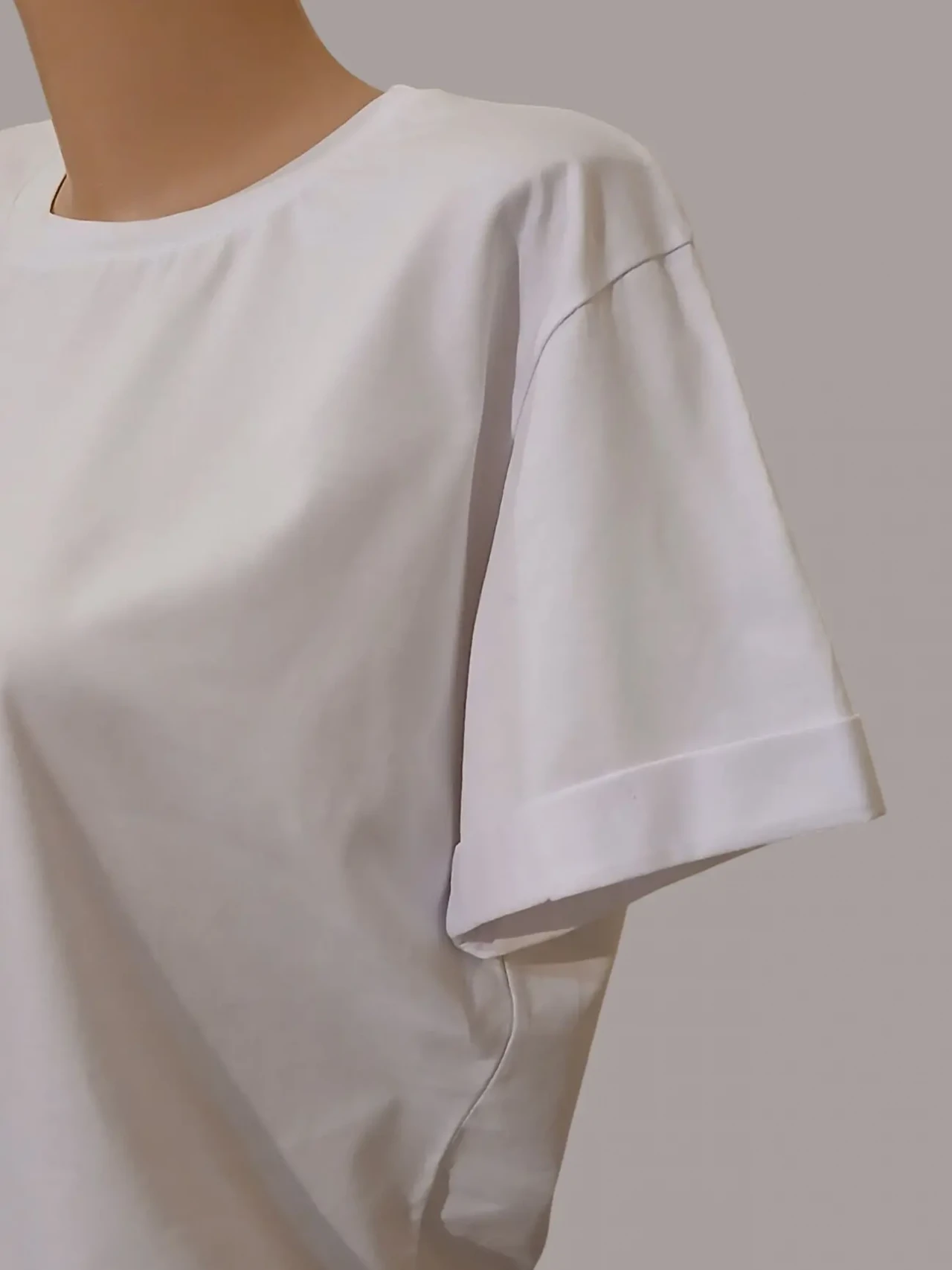 Футболка жіноча батистова без малюнку 5