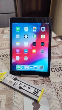 Продам планшет Apple iPad Air Wi-Fi 1/16GB.
