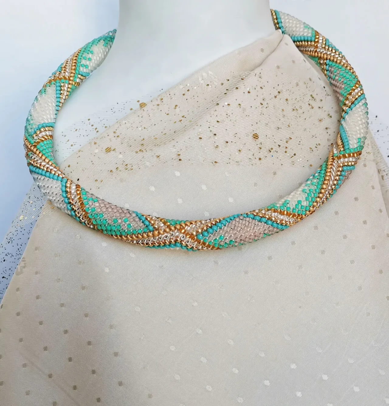 Прикраса із бісеру кольє-джгут Місячний вітер 4