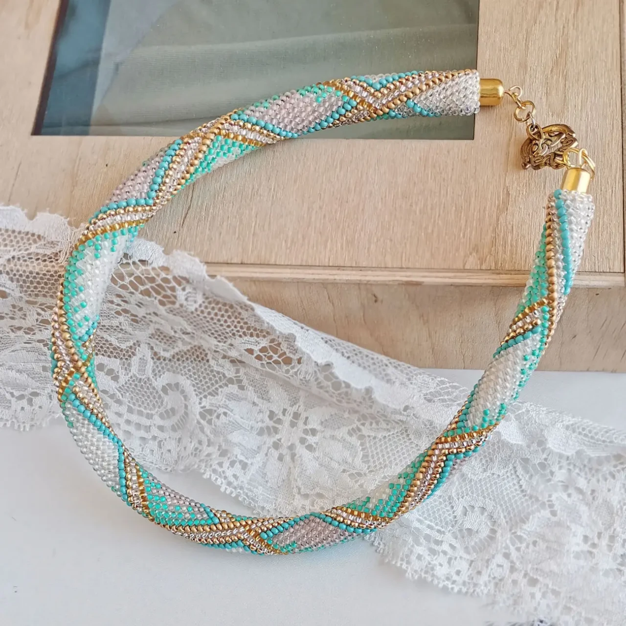 Прикраса із бісеру кольє-джгут Місячний вітер 8