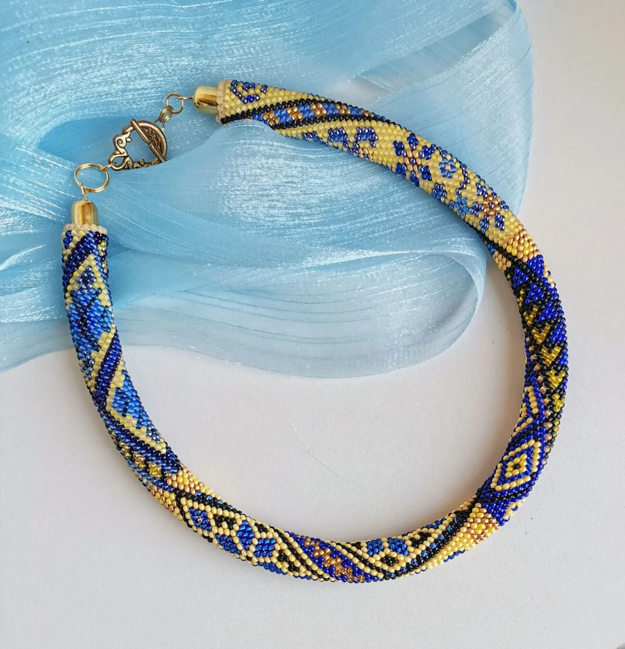 Прикраса із бісеру кольє-джгут Єднання 9