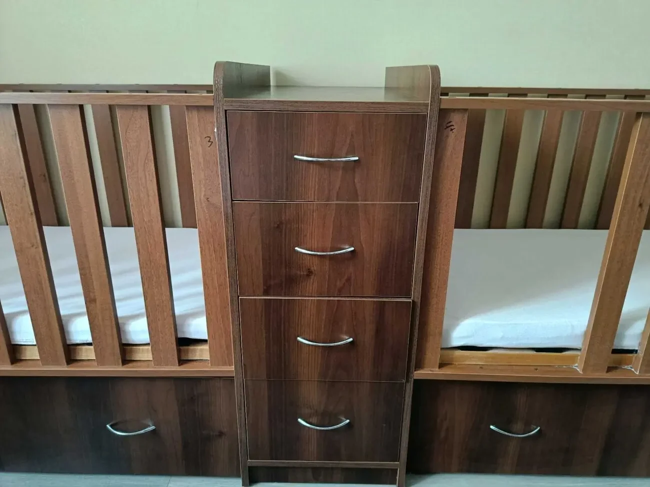 Супер-ліжко для двійнят 3-в-1: два ліжечка + комод-пеленатор (Черкаси) 3