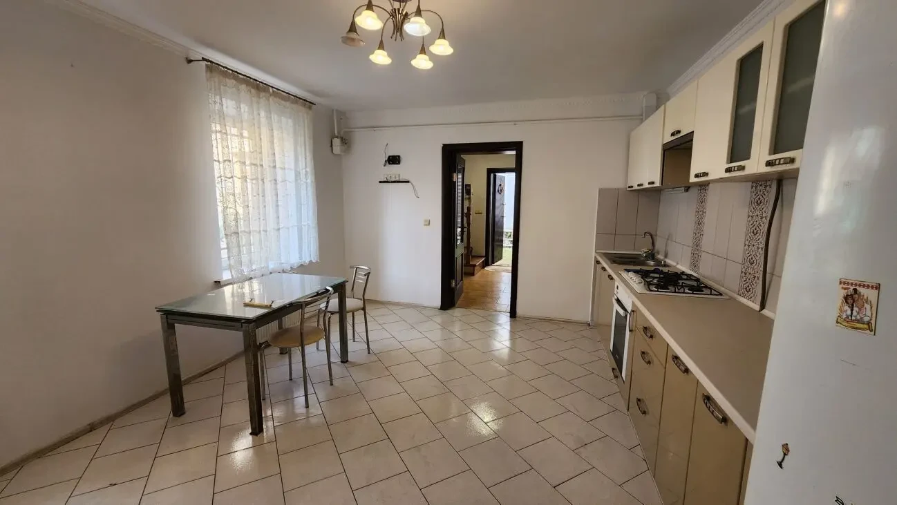 Продаж 2-кімнатної дворівневої квартири в центрі Львова 8