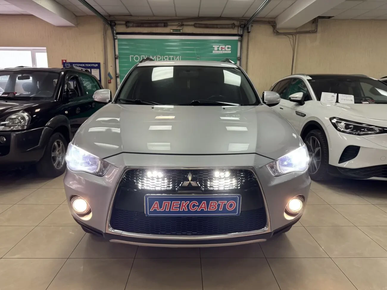 Mitsubishi Outlander 4WD 2.4i 16V 6АКПП (170 к.с.), 7 місць