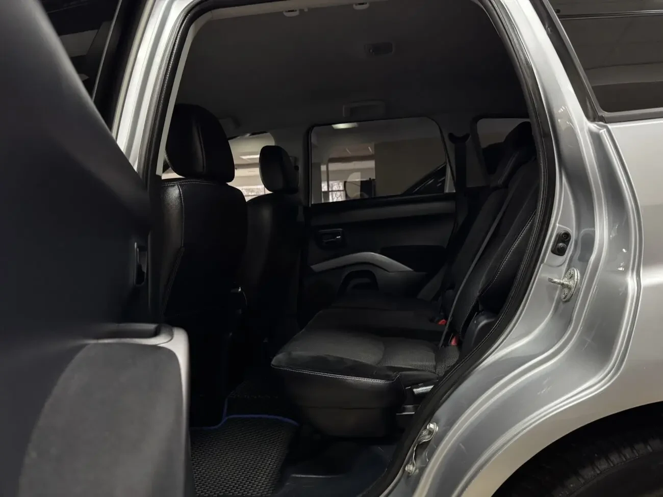 Mitsubishi Outlander 4WD 2.4i 16V 6АКПП (170 к.с.), 7 місць 4